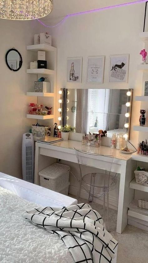 Whimsical Girls Room, Small Teen Room, Small Bedroom Vanity, Girls Room Makeover, Modern Teen Room, Small Room Inspo, Small Teen Bedroom, Modern Teen Bedrooms, Girl Room Inspiration