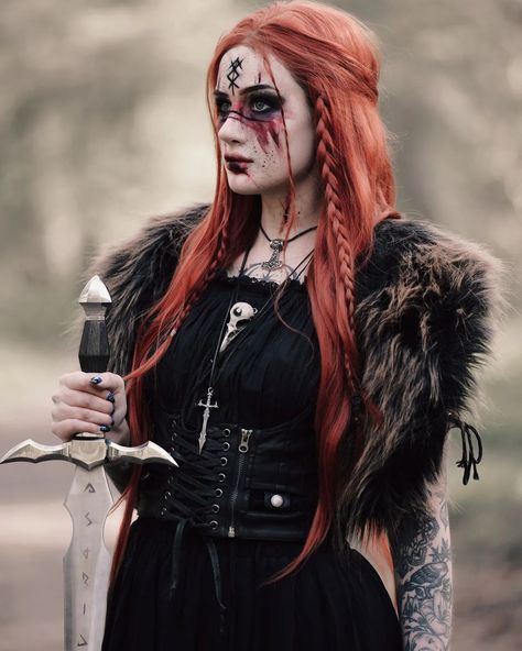 𝗔𝗦𝗧𝗥𝗜𝗗 (@bluexastrid) • Instagram photos and videos Shieldmaiden Costume, Pagan Makeup, Warrior Makeup, Barbarian Costume, Viking Halloween Costume, Viking Makeup, Vikings Halloween, Viking Cosplay, Viking Dress