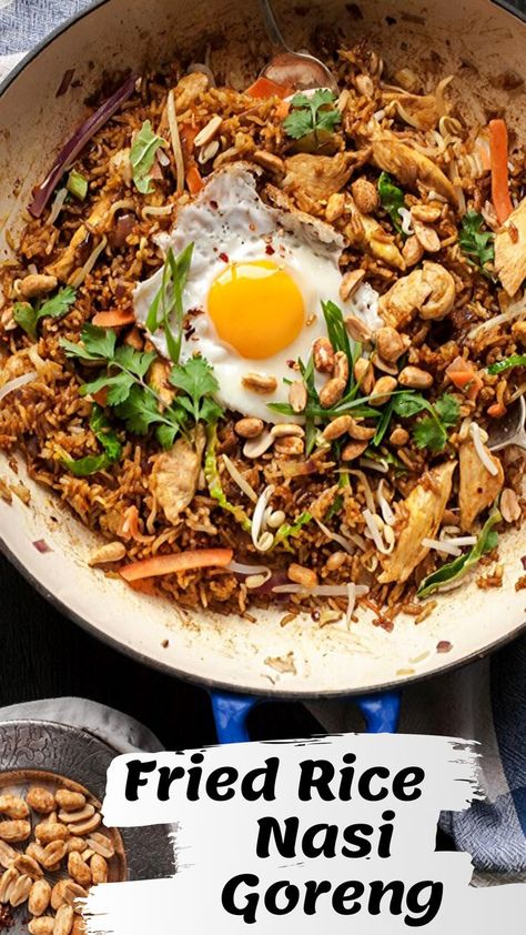 Nasi Goreng is an Indonesian fried rice recipe that is much easier to make at home than you think! Indonesian Fried Rice Recipe, Nasi Goreng Recept, Nasi Goreng Recipe, Indonesian Fried Rice, Bali Food, Ayam Bakar, Indonesian Cuisine, Fried Rice Recipe, Asian Flavors