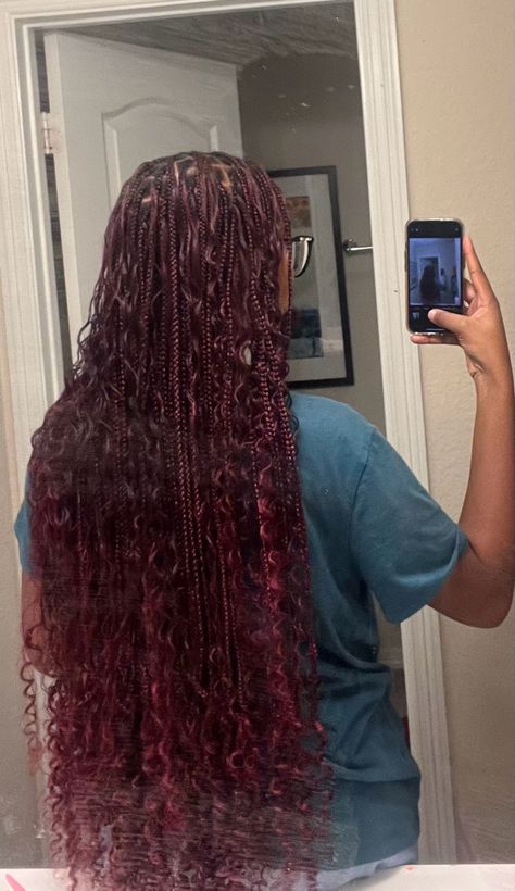 Bohemian Braids Burgundy, Burgundy Red Knotless Box Braids, Wine Goddess Braids, Dark Burgundy Box Braids, Red Burgundy Braids, Dark Red Braids With Curls, Boho Knotless Braids With Color Burgundy, Red And Black Boho Braids, Dark Burgundy Knotless Braids