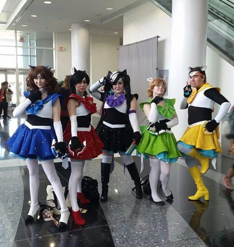 Sailor voltron! Voltron Future Au, Voltron Merch, Voltron Cosplay, Cosplay Memes, Voltron Force, Voltron Comics, Form Voltron, Sailor Moon Cosplay, Voltron Fanart