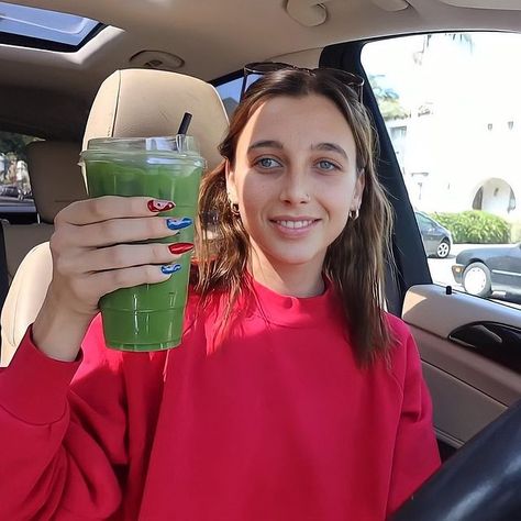 Emma Chamberlain Outfits, Terrence Loves You, Emma Style, Emma Chamberlain, Fan Girl, Matcha Latte, Green Smoothie, Role Models, Matcha