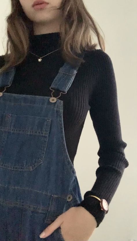 Low Turtleneck Outfit, August Outfit Aesthetic, Turtleneck With Overalls, Overalls Turtleneck Outfit, Turtle Neck Outfit Ideas For Women, Turtle Neck Layering Outfit Aesthetic, Black Turtle Neck Outfit Women Aesthetic, Overalls And Turtleneck, Turtle Neck With Overalls