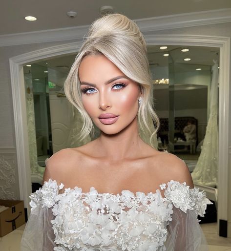 Bridal Makeup For Blondes, Glam Bride Makeup, Blonde Bride, Blonde Hair Makeup, Formal Hairstyles For Long Hair, Glam Bride, Princess Hair, Professional Model, Makeup For Blondes