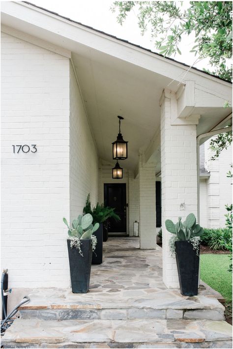 Exterior Entryway Ideas, Brick Columns, Initial Design, Brick Exterior House, Exterior Makeover, Entryway Ideas, Casa Exterior, Long Table, Exterior Brick