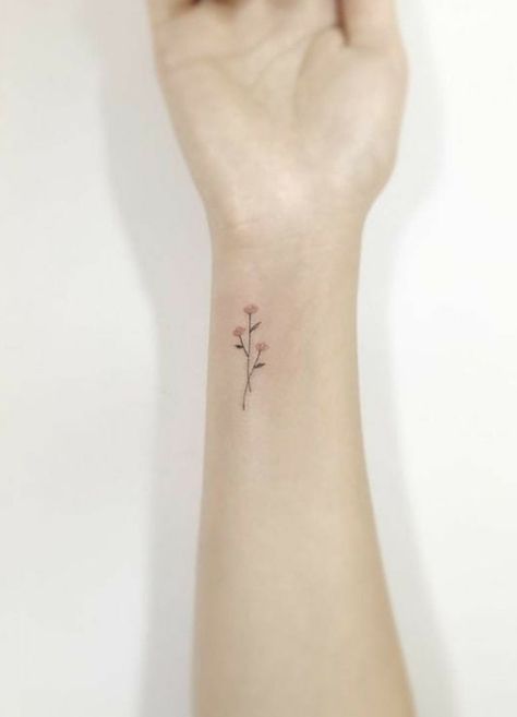 Petite Floral Tattoo, Edelweiss Tattoo Simple, Fine Line Daisy Tattoo Simple, Daisy Wrist Tattoo, Small Flower Tattoos On Wrist, Daisy Fine Line Tattoo, Fine Line Daisy Tattoo, Edelweiss Tattoo, Daisy Tattoo Designs