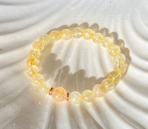 Crystal Bead Jewelry, Yellow Bracelet, Citrine Bracelet, Powerful Energy, Citrine Beads, Yellow Gemstones, Bracelet Design, Energy Stones, Single Stone