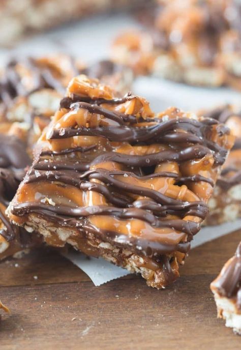 Caramel Pretzel Bars, Pretzel Bars, Chocolate Caramel Pretzels, Chocolate And Caramel, Caramel Pretzels, Salty Treats, Dessert Bar Recipe, Brownie Desserts, Christmas Candy Recipes