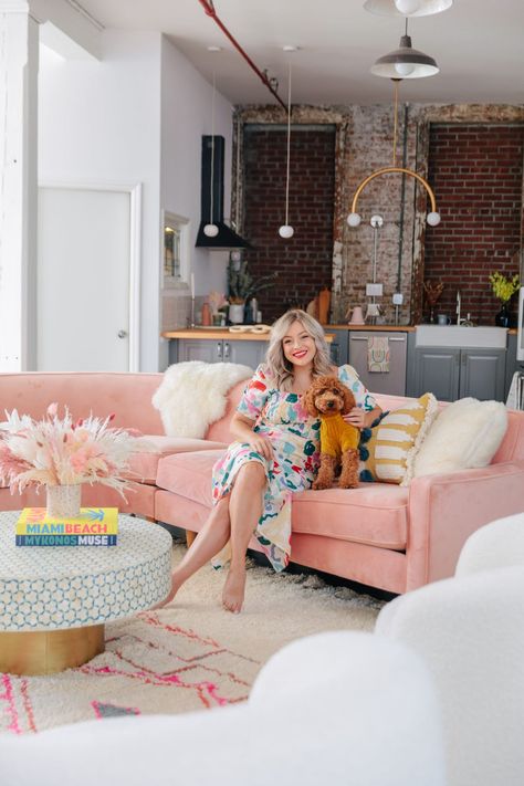 Photos: Woman Transformed Brooklyn Apartment Into a Colorful Loft Bachelorette Pad Apartment, Colorful Loft, Loft Apartment Aesthetic, Apartment Girly, Rachel Martino, Small Loft Apartments, Mid Century Apartment, Tiny Living Space, Studio Apartment Design