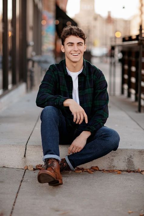 Boy Senior Portraits, Mode Poses, Senior Portraits Male, Senior Photos Boys, Senior Photography Poses, Senior Boy Poses, Male Senior Pictures, Senior Portrait Poses, Senior Photo Outfits