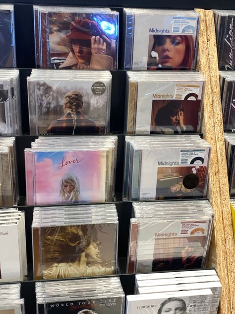 Taylor Cds Aesthetic, Taylor Swift Photos Aesthetic, Taylor Swift Albums Vinyls, Taylor Swift Album Vinyl, Taylor Swift Vynil Collection, Aesthetic Pictures Of Taylor Swift, Taylor Swift Vinyls Aesthetic, Taylor Swift Cds Aesthetic, Taylor Swift Aesthetic Vinyl