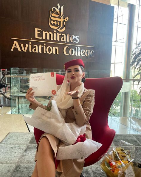 Flight Attendant Emirates, Cabin Crew Aesthetic, Emirates Aesthetic, Emirates Flight Attendant, Fly Attendant, Emirates Airline Cabin Crew, Air Hostess Uniform, Become A Flight Attendant, Emirates Flights