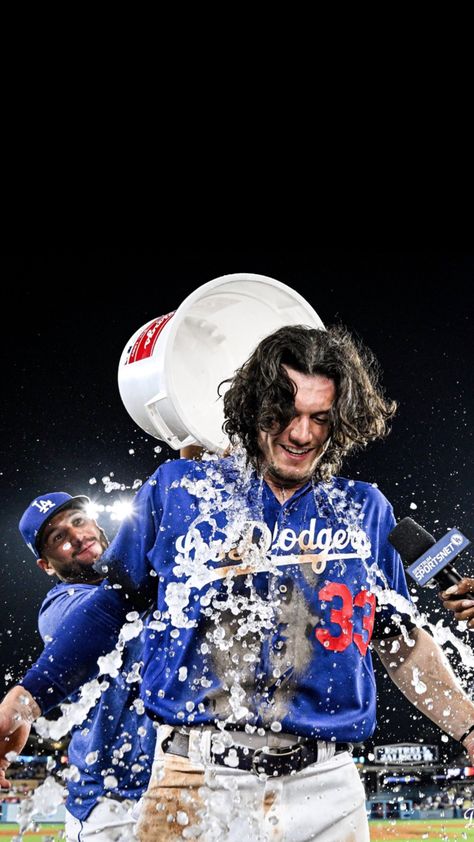 James Outman walk off Dodgers James Outman, James Outman Wallpaper, James Outman, Guy Aesthetic, La Dodgers Baseball, Baseball Wallpaper, Dodgers Girl, Bleed Blue, Baseball Pictures