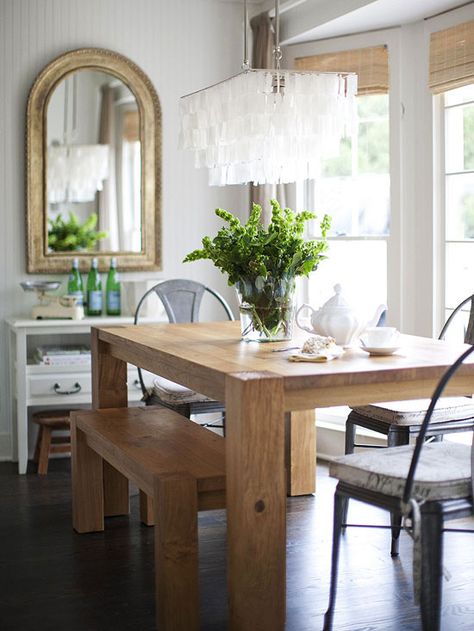 If you’re working with a dining room that has dark wood floors, opt for light wood furniture and white paint to add contrast. These ideas will make your decor pop! Dark Wood Dining Room, Dark Dining Room, Dining Room Updates, Wood Dining Room, Dark Floors, Dark Wood Floors, Wooden Dining Tables, Room Flooring, Farmhouse Dining