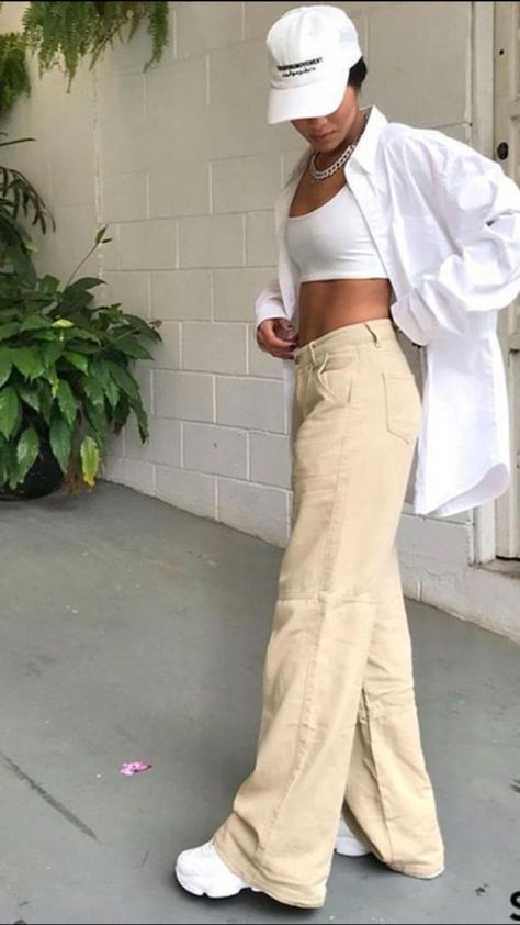 Beige Jeans Outfit, Cream Pants Outfit, Beige Pants Outfit, Baggy Pants Outfit, Tan Outfit, Jean Beige, Loose Pants Outfit, Flare Jeans Outfit, Outfits Con Jeans