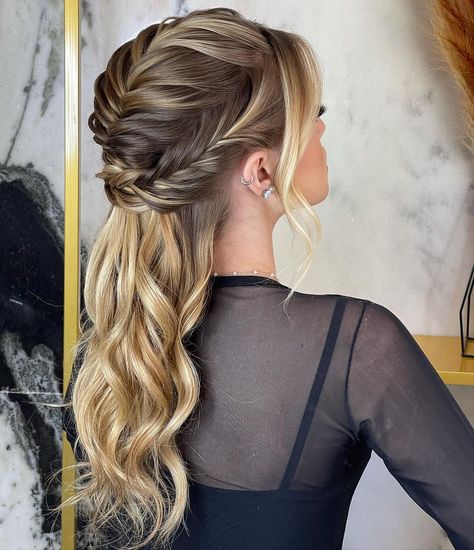 50 Trendiest Half-Up Half-Down Hairstyles for 2022 - Hair Adviser Wedding Half Updo, Braided Half Updo, Half Updo Hairstyles, Braided Half Up, Really Long Hair, Long Hair Updo, Half Updo, Ombre Hair Color, Half Up Half Down Hair