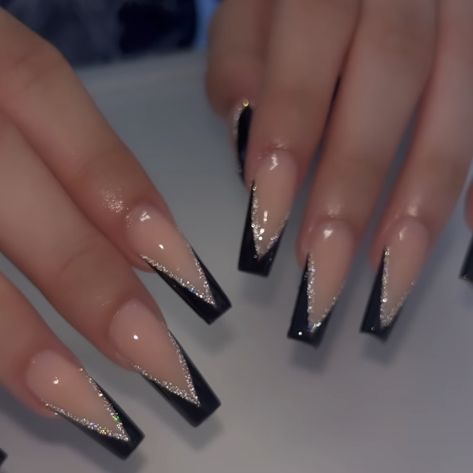 Easy Black Acrylic Nails, Nails For Graduation Black, Black With Silver Acrylic Nails, Prom Nail Designs Silver, Cute Black And Pink Nails Ideas, Black Nails Elegant Classy, Nails Inspiration Black And Silver, Black French Tip Nails Short Coffin, Luxury Acrylic Nail Designs