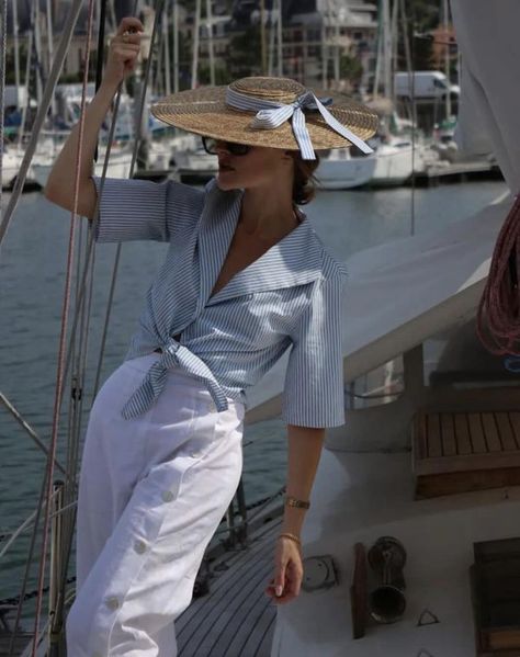 Bianca’s Lifestyle Classy Boating Outfit, Nautical Chic Outfit, Marthas Vineyard Summer Outfits, St John Outfits, Yacht Outfit Women Classy, Mode Operandi, Nautical Fashion Women, Amalfi Style, Boat Party Outfit