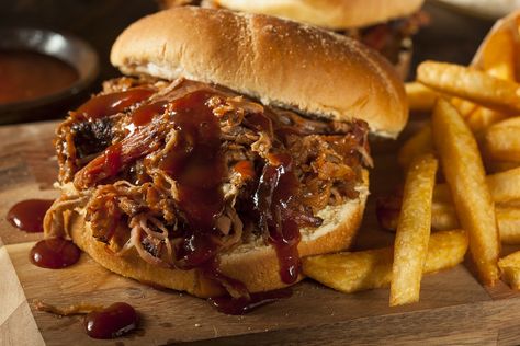 Pulled Venison, Barbeque Pulled Pork, Pulled Pork Crock, Bbq Pulled Pork Slow Cooker, Bbq Pork Sandwiches, Venison Roast, Crockpot Pulled Pork, Barbecue Sauce Recipes, Slow Cooker Bbq