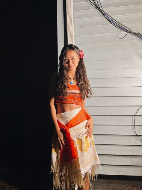 Moana Dress Up Diy, Moana Womens Costume, Cute Moana Halloween Costume, Moana Spirit Week, Moana And Hei Hei Costume, Moana And Maui Halloween Costumes Couple, Moana Custome Ideas, Moana Inspired Outfits Aesthetic, Halloween Costumes Asian Characters