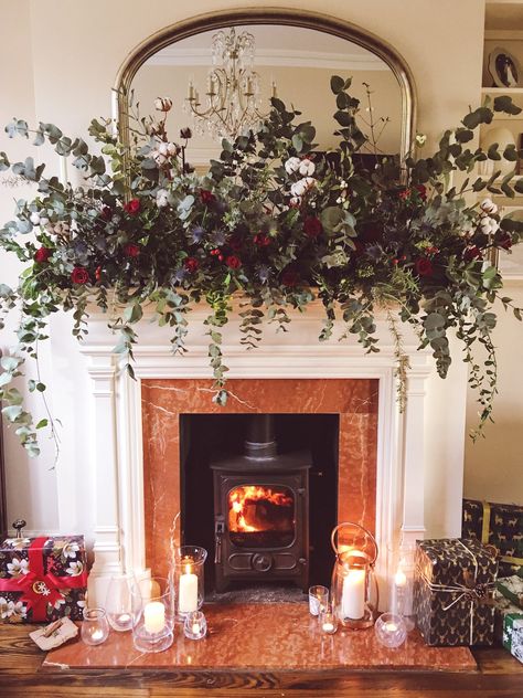 SEASONAL — MELANIE LISSACK INTERIORS Christmas Garland Uk, Xmas Garlands, Garland Wreaths, Wedding Mantle, Christmas Fireplace Garland, Flower Fire, Christmas Diy's, Diy Christmas Fireplace, Christmas Fireplace Mantels