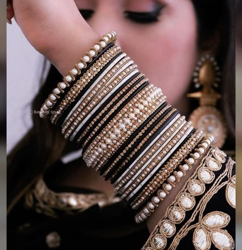 Black Bangles Indian, Cultural Accessories, Black Metal Bangles, Colourful Bangles, Hand Dpz, Black Bangles, Golden Bangles, Desi Jewelry, Wedding Bangles