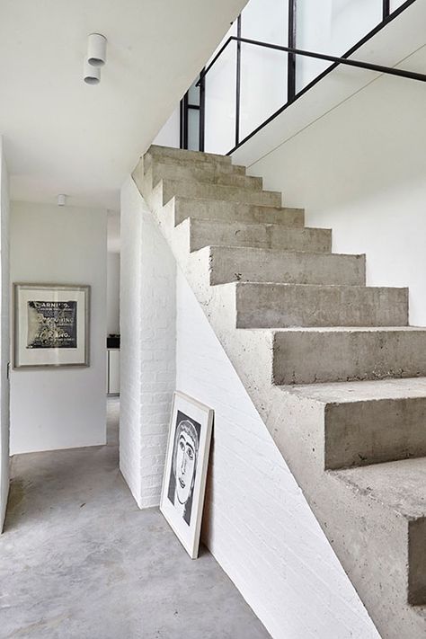 Stairs Concrete, Staircase Interior Design, Nordic House, Residential Building Design, Concrete Stairs, Floating Stairs, Staircase Railings, Interior Renovation, House Stairs