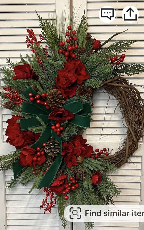 Diy Topiaries, Red Christmas Wreath, Christmas Decorations Centerpiece, Wooden Wreath, Holiday Wreaths Christmas, Ideas Navideñas, Christmas Flower Arrangements, Grapevine Wreaths, Door Wreaths Diy