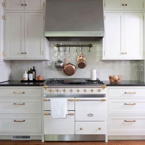 Ann Morris Inc.™ on Instagram: "Simplicity at its best, AM Linear Pot Rack above this stunning stove. Design by @aleciastevensdesign" Pot Holder Above Stove, Pot Hanger Above Stove, Pot Hanger Over Stove, Pots Above Stove, Pot Rail Over Stove, Pots Over Stove, Pot Rack Over Stove, Above The Stove Decor, Stove Design