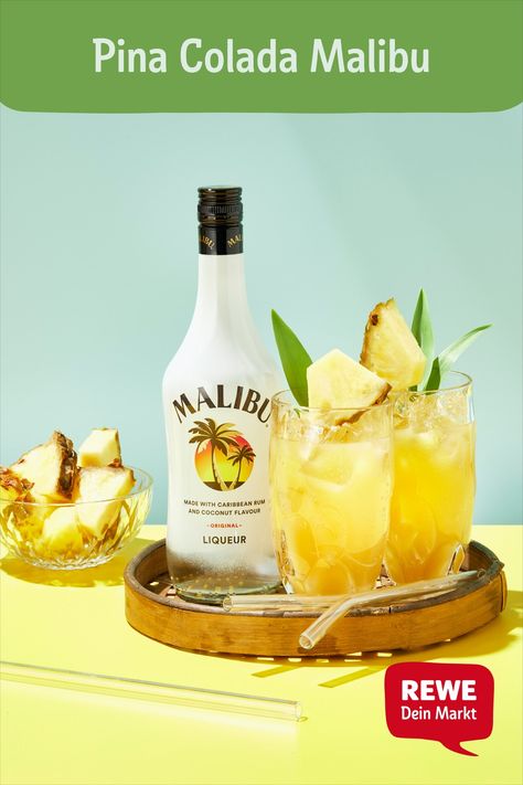 Pina Colada Malibu Rezept - REWE.de https://www.rewe.de/rezepte/pina-colada-malibu/ Pina Colada Malibu, Malibu Cocktails, Caribbean Rum, Pina Colada, Cocktail Drinks, Liqueur, Rosé Wine Bottle, Gin, Smoothie