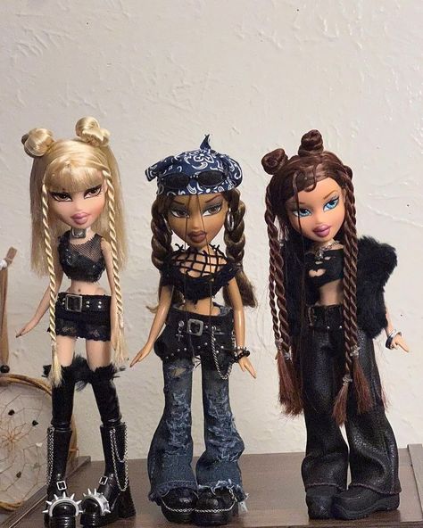 Punk Bratz Doll, Bratz Goth Aesthetic, Bratz Black Outfit, Bratz Hair, Brat Birthday, Bratz Aesthetic Outfit, Bratz Outfit, Bratz Fashion, Bratz Aesthetic