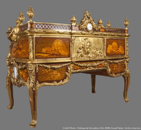 Versailles Furniture, Painting Wooden Furniture, Chateau Versailles, White Furniture Living Room, Antique Furniture For Sale, Antique French Furniture, French Style Furniture, Best Outdoor Furniture, Fantastic Furniture