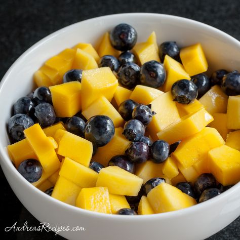 MANGO BLUEBERRY SALAD WITH GINGER VINAIGRETTE Blueberry Salad Recipes, Blueberry Quinoa, Blueberry Salad, Blueberry Fruit, Summer Meal, Ginger Recipes, Summer Refreshments, Delicious Fruit, Raw Food