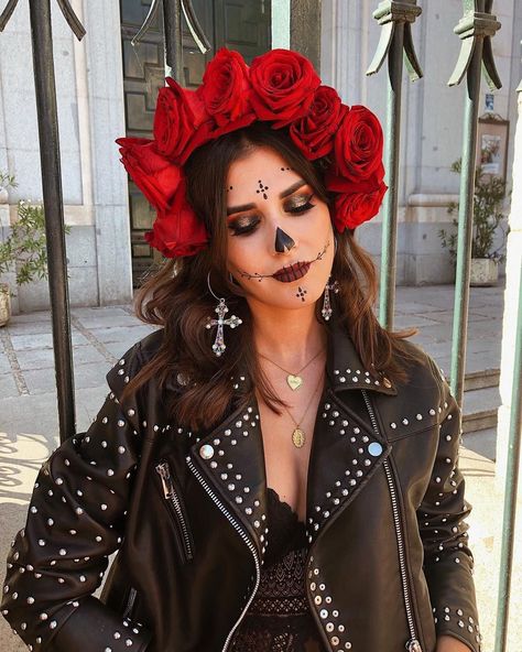 Mery Turiel- CosmopolitanES Halloween Makeup Diy Tutorial, Catrina Costume, Epic Halloween Costumes, Mexican Halloween, Halloween Makeup Diy, Diy Kostüm, Cute Couple Halloween Costumes, Halloween Party Outfits, Pretty Halloween