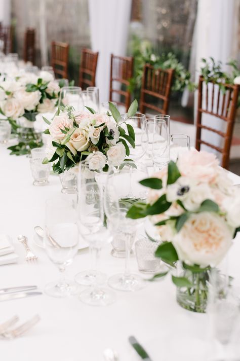 classic wedding table decor Wedding Flower Arrangements Table, Flower Table Decorations, Table Flower Arrangements, Table Arrangements Wedding, Wedding Floral Centerpieces, Wedding Table Flowers, Wedding Centerpieces Diy, Wedding Flower Decorations, Flower Centerpieces Wedding