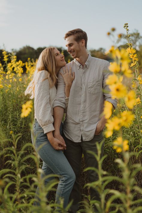 Couple in flower field for engagement photoshoot. Texas photoshoot. Photoshoot. Couples in love. Engagement Photoshoot Flowers, Flower Photoshoot Couple, Plus Size Sunflower Photo Shoot, Couples Photoshoot Flowers, Photo Poses For Couples With Flowers, Cute Couple Pics In Field, Sunflower Couple Pictures, Romantic Field Photoshoot, Couple Photoshoot Poses Natural Outdoor