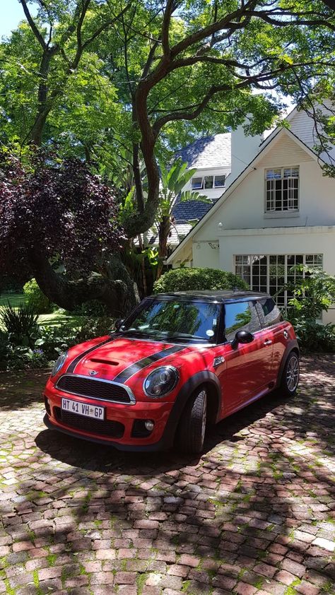 Red Mini Cooper Convertible, Red Mini Cooper Aesthetic, Mini Cooper Wallpaper Iphone, Mini Cooper Wallpaper, Red Mini Cooper, Mini Cooper Models, Country Man, Mini Cabrio, Mini Cooper Convertible