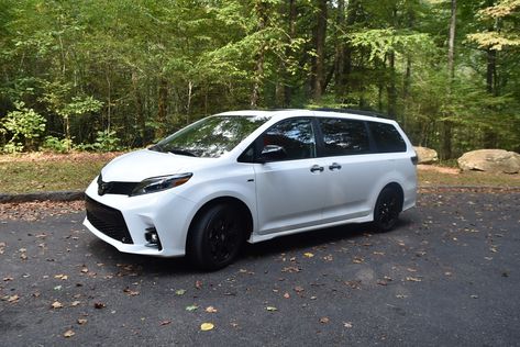 The Sporty Van: Top 6 Things I Loved About the 2020 Toyota Sienna SE Van Template, Sienna Van, Van Organization, Car Rider, Toyota Van, Car Living, Vans Top, Mom Car, Alfa Romeo Cars