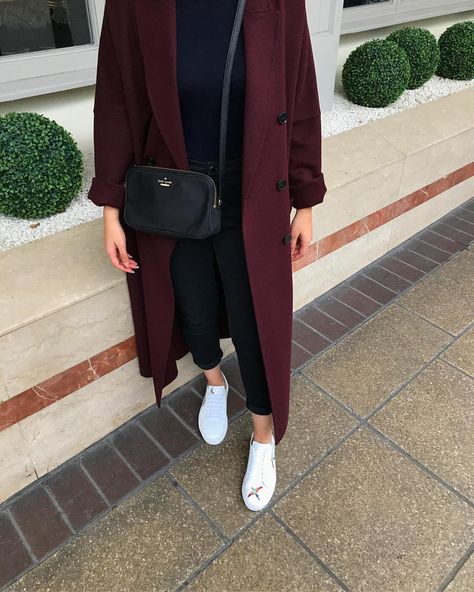 Bordeaux Outfit, Hijabi Mode, Maroon Coat, Hijab Stile, Outfit Pictures, Winter Mode Outfits, Estilo Hijab, Stile Hijab, Hooded Sweatshirt Dress