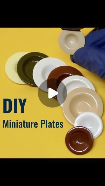 Clayziness® | Polymer Clay Artist on Instagram: "Watch how I sculpt Miniature Plates with Polymer Clay in an easy way! You will also find the whole Tutorial on my Youtube channel (Link in bio)✌🏼   ⠀⠀⠀⠀⠀⠀⠀⠀⠀⠀⠀⠀   ⠀⠀⠀⠀⠀⠀⠀⠀⠀⠀⠀⠀ Posted it as reel to see how it performs in comparison to normal posts. Sorry for the spam 😅⠀⠀⠀⠀⠀⠀⠀⠀⠀⠀⠀   ⠀⠀⠀⠀⠀⠀⠀⠀⠀⠀⠀⠀   ⠀⠀⠀⠀⠀⠀⠀⠀⠀⠀⠀⠀   ⠀⠀⠀⠀⠀⠀⠀⠀⠀⠀⠀⠀ ⠀⠀⠀⠀⠀⠀⠀⠀⠀⠀⠀⠀⠀⠀⠀⠀⠀⠀⠀⠀⠀⠀⠀⠀ #clayziness #arttutorial #claytutorial #instareel #tutorial #diy #tutorials #dollhouse #howtosculpt #artistsoninstagram #sculpting #miniature #clayfood #dollhouseminiatures #polymerclaycreations #realisticart #reels #artvideo #artstagram #originalart  #foodart #escultor #tablewares #easytutorial #diytutorial" Miniature Clay Plates, Clay Plate Tutorial, Miniature Plates Diy, Clay Miniatures Diy Tutorials, Polymer Clay Plate, Polymer Clay Miniatures Tutorials, Miniature Food Tutorials, Clay Dish, Miniature Plates