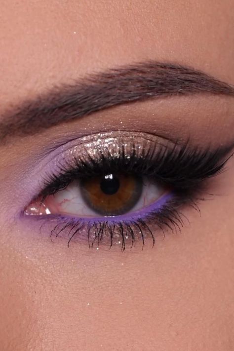 Enhance your natural beauty with these easy, subtle eye makeup tips. Ideal for work, school, or casual outings Party Eye Makeup Looks, Purple Wedding Eye Makeup, Quinceañera Makeup Ideas Purple, Creative Eyeshadow Ideas, Lilac Eye Makeup Lavender, Purple Homecoming Makeup, Purple Quinceanera Makeup, Makeup Looks For Quince, Simple Purple Eye Makeup