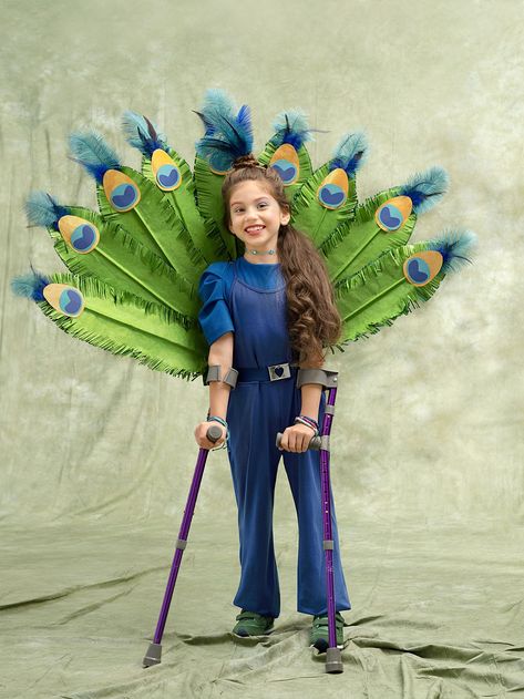 Easy Animal Costumes, Diy Animal Costumes, Peacock Costume Diy, Animal Costumes For Adults, Boys Halloween Costumes Diy, Animal Costumes For Kids, Halloween Costumes You Can Make, Peacock Crafts, Peacock Costume