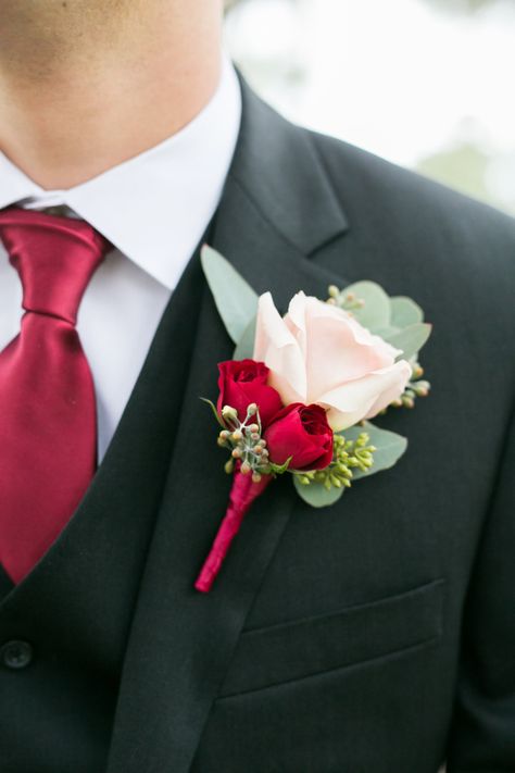 This couple celebrated the Chinese New Year with an epic wedding full of tradition and elegance! With flawless florals in all shades of red and pops of gold, the evening fully encompassed romance and love. Every single detail of the Buttonholes Wedding, Prom Flowers Corsage, Wedding Chinese, Garnet Wedding, Button Holes Wedding, Flower Arrangement Designs, Groomsmen Boutonniere, Epic Wedding, Prom Flowers