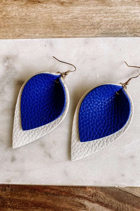 Handmade Leather Jewelry Ideas, Diy Leather Feather Earrings, Leather Holster Pattern, Leather Accessories Diy, Leather Belt Crafts, Royal Blue Earrings, Cricut Earrings, Leather Jewelry Making, Handmade Leather Jewelry