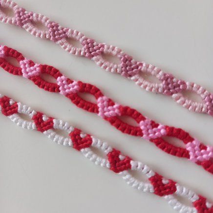 Heart Embroidery Bracelet Patterns, Heart Bracket Pattern, Heartstopper Bracelet Pattern, Heart String Bracelet Patterns, Strawberry Chain Bracelet Pattern, String Bracelet Patterns Heart, Heart Chain Bracelet Pattern, Coquette Friendship Bracelet, Friendship Bracelet Closure