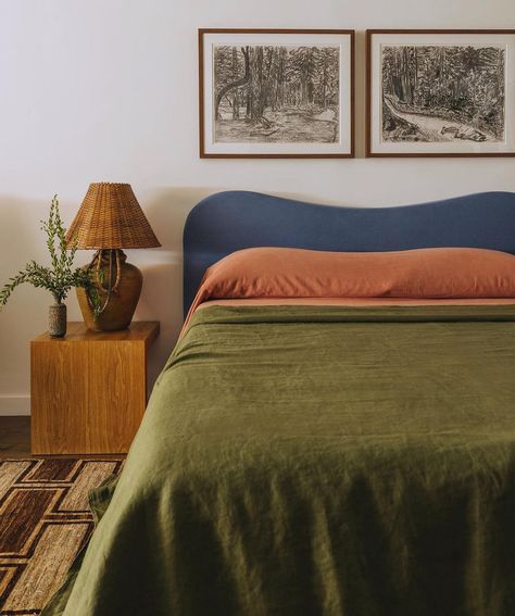 Fun fact: Violet-Blue is a 2024 color of the year 🌀 This gorgeous headboard is perfectly complimented by the warm terracotta and olive bedding . . . . . . . . . By: @dabito #interiordesigner #interiordesign #californiainteriordesigner #socaldesigner #sandiego #sandiegohomes #coastaldesigners #localcontractors #homediyinspo #homedecorinspo #interiorstylists #springhomedecor Terracotta Blue Bedroom, Blue Terracotta Bedroom, Mid Century Modern Eclectic Bedroom, Terracotta And Blue Bedroom, Bedding Colour Scheme, Blue And Terracotta Bedroom, Olive Bedding, Green And Blue Aesthetic, Blue And Green Bedroom