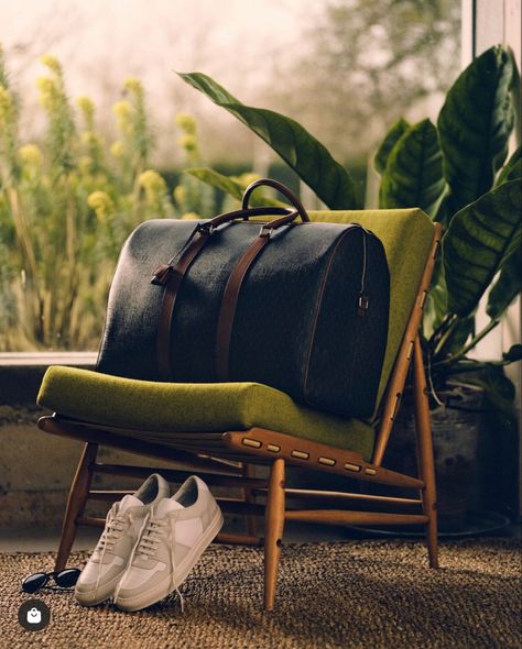 Travel Flatlay, Leather Bag Design, Photography Bags, Men Photoshoot, Jewelry Photoshoot, Pretty Drinks, Travel Set, Shoot Inspiration, Advertising Photography