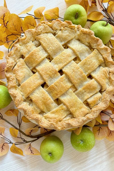 Apple Pie with Flaky Sourdough Pie Crust Sourdough Apple Pie Recipes, Sourdough Apple Pie, Best Dinner Party Recipes, Pie Crust Dessert, Sourdough Pie Crust, Apple Pie Crust, Pie Game, Toasted Meringue, Making Sourdough Bread