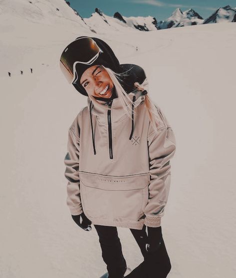 Snowboard Outfit Women, Snowboard Aesthetic, Snowboarding Jackets, Ski Inspiration, Women Snowboarding, Snowboarding Trip, Snowboard Girl, Snowboarding Style, Womens Snowboard