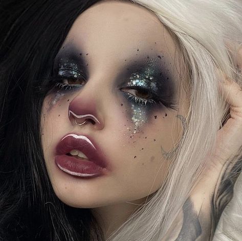 Heart Tears Makeup, Dark Carnival Makeup, Dark Drag Makeup, Creative Goth Makeup, Goth Valentines Makeup, Sickly Makeup, Drag Makeup Ideas, New Wave Makeup, Unconventional Makeup